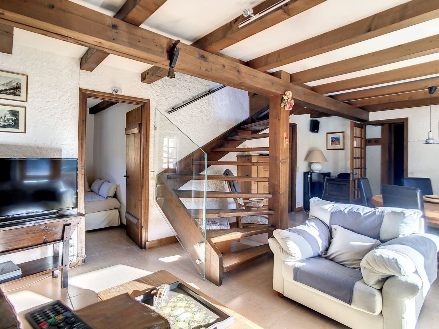 Apartment for rent in Megève, close to the centre and the ski slopes. - Photo 3
