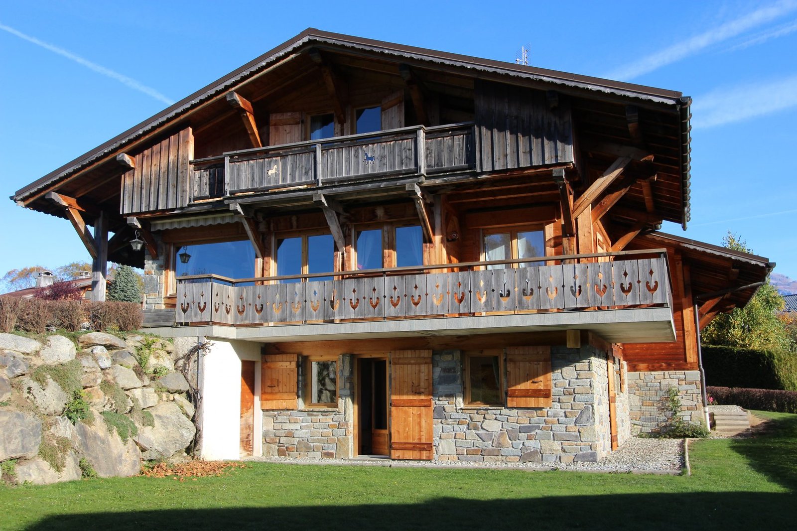 Family chalet for rent facing the Princesse slopes in Megève. – Photo 1 Family chalet for rent facing the Princesse slopes in Megève. - Photo 1