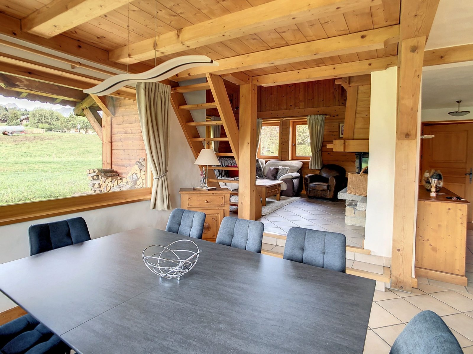 Family chalet for rent facing the Princesse slopes in Megève. – Photo 3 Family chalet for rent facing the Princesse slopes in Megève. - Photo 3