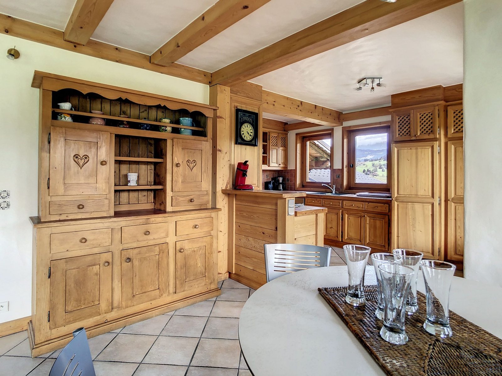 Family chalet for rent facing the Princesse slopes in Megève. – Photo 5 Family chalet for rent facing the Princesse slopes in Megève. - Photo 5