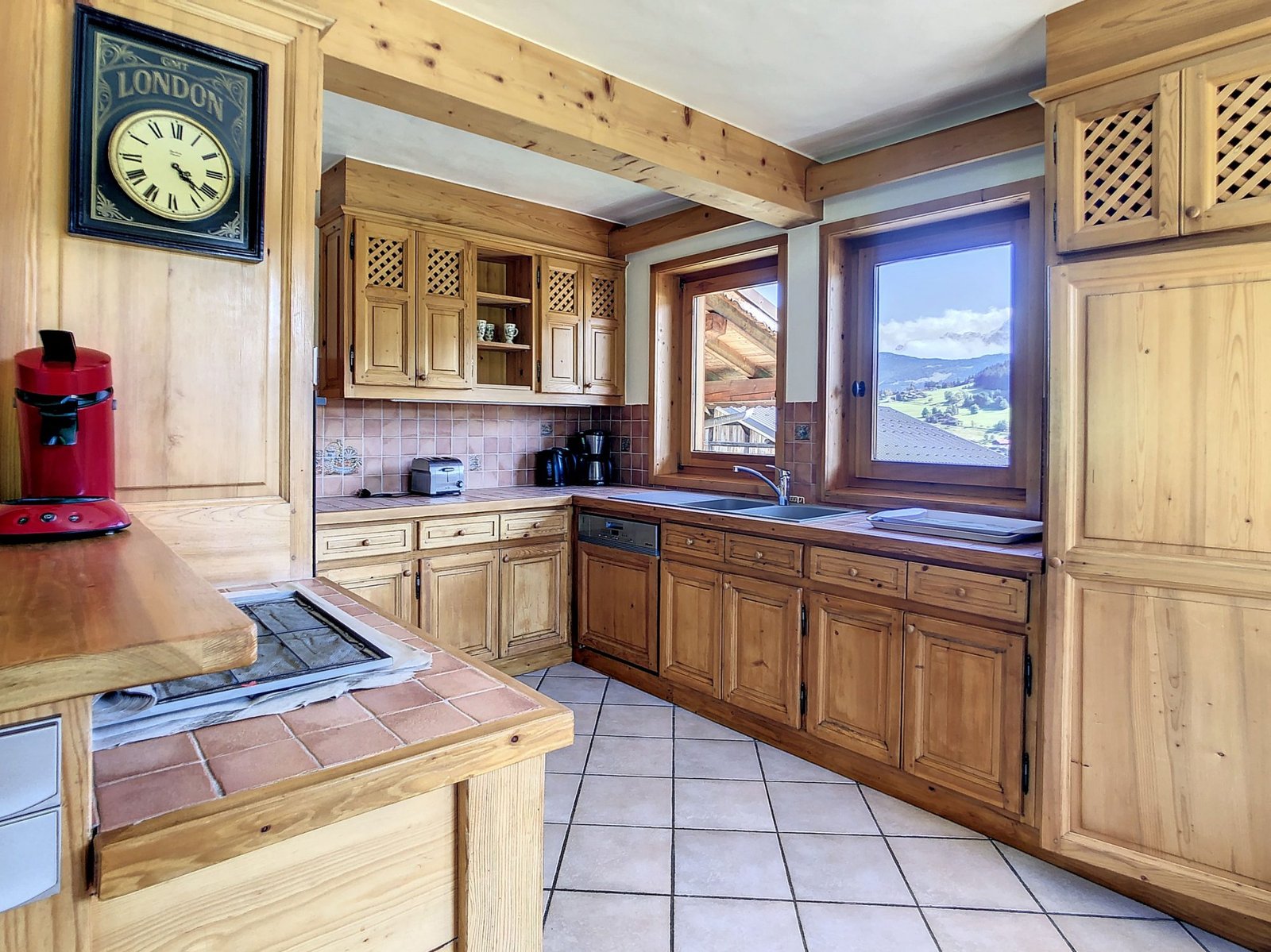 Family chalet for rent facing the Princesse slopes in Megève. – Photo 6 Family chalet for rent facing the Princesse slopes in Megève. - Photo 6