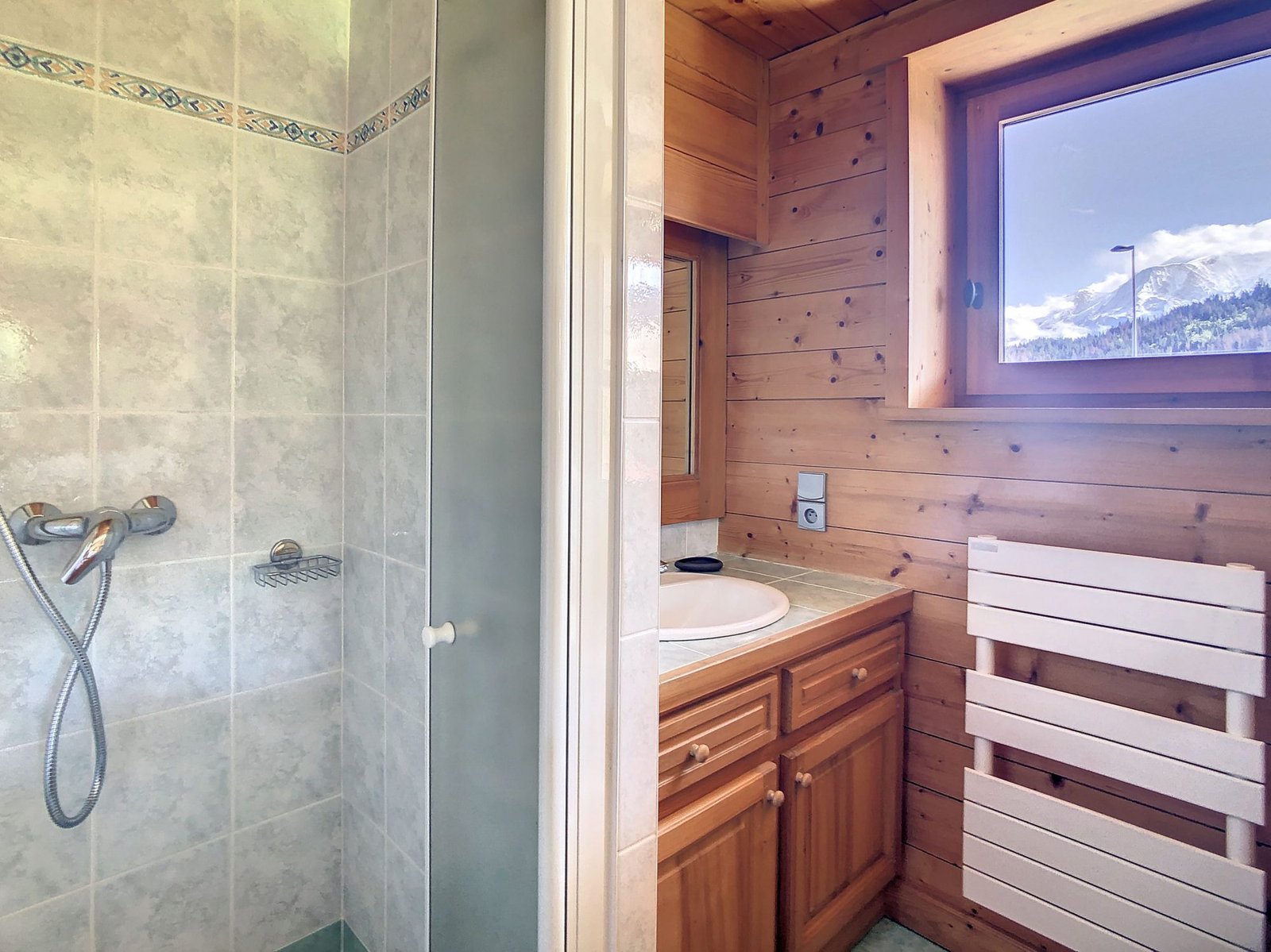 Family chalet for rent facing the Princesse slopes in Megève. – Photo 11 Family chalet for rent facing the Princesse slopes in Megève. - Photo 11