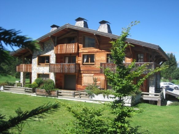 Spacious family apartment for rent at Côte 2000 in Megève. - Photo 1