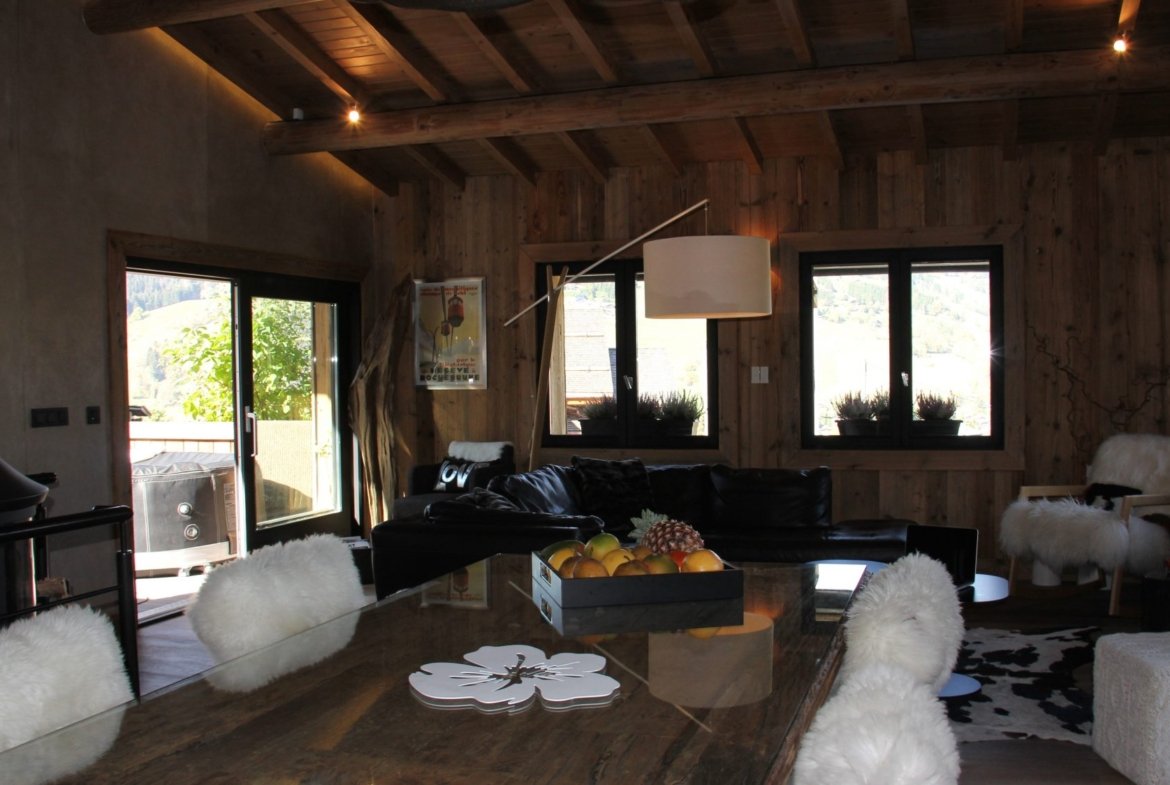 Renovated chalet for rent near the slopes in Megève. - Photo 2