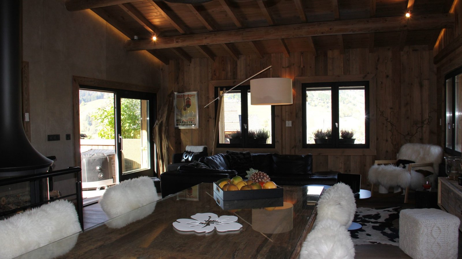 Renovated chalet for rent near the slopes in Megève. – Photo 2 Renovated chalet for rent near the slopes in Megève. - Photo 2