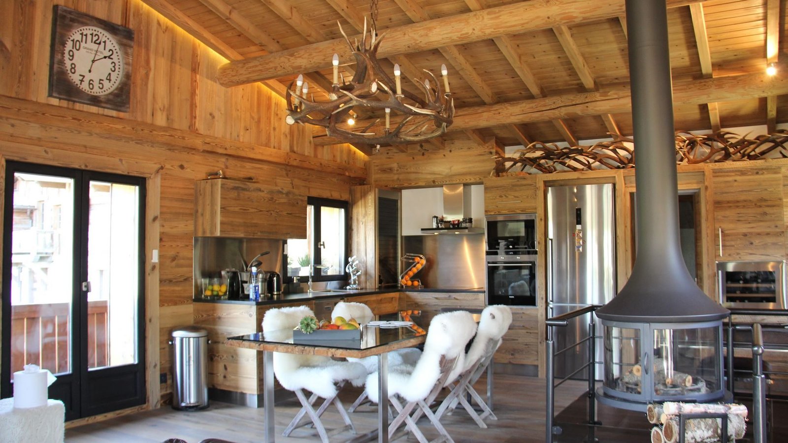 Renovated chalet for rent near the slopes in Megève. – Photo 4 Renovated chalet for rent near the slopes in Megève. - Photo 4