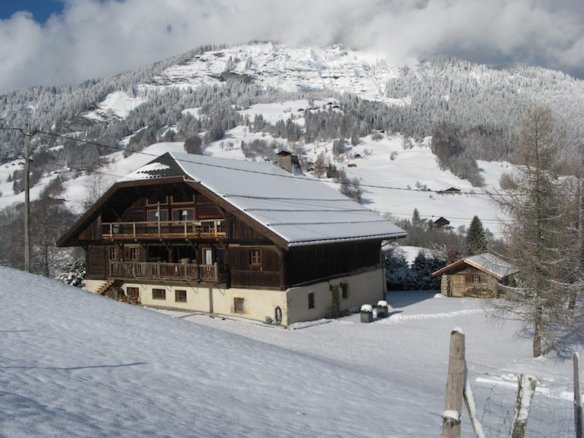 Magnificent farmhouse for rent, 10 minutes from Megève, right in the heart of the Espace Diamant. - Photo 1