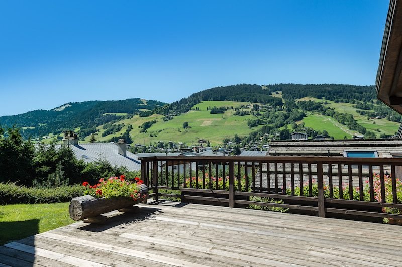 Family chalet for rent in the centre of Megève. - Photo 2