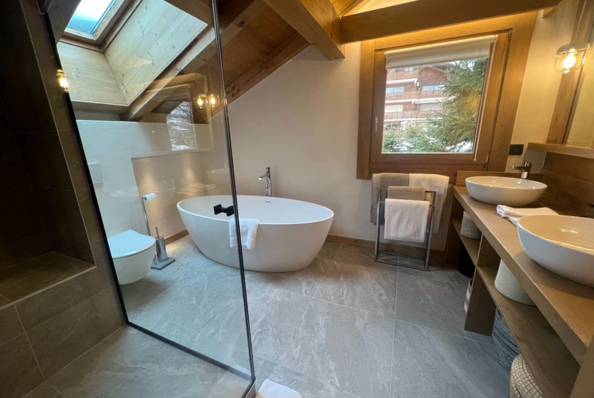 Family chalet for rent in the centre of Megève. - Photo 9