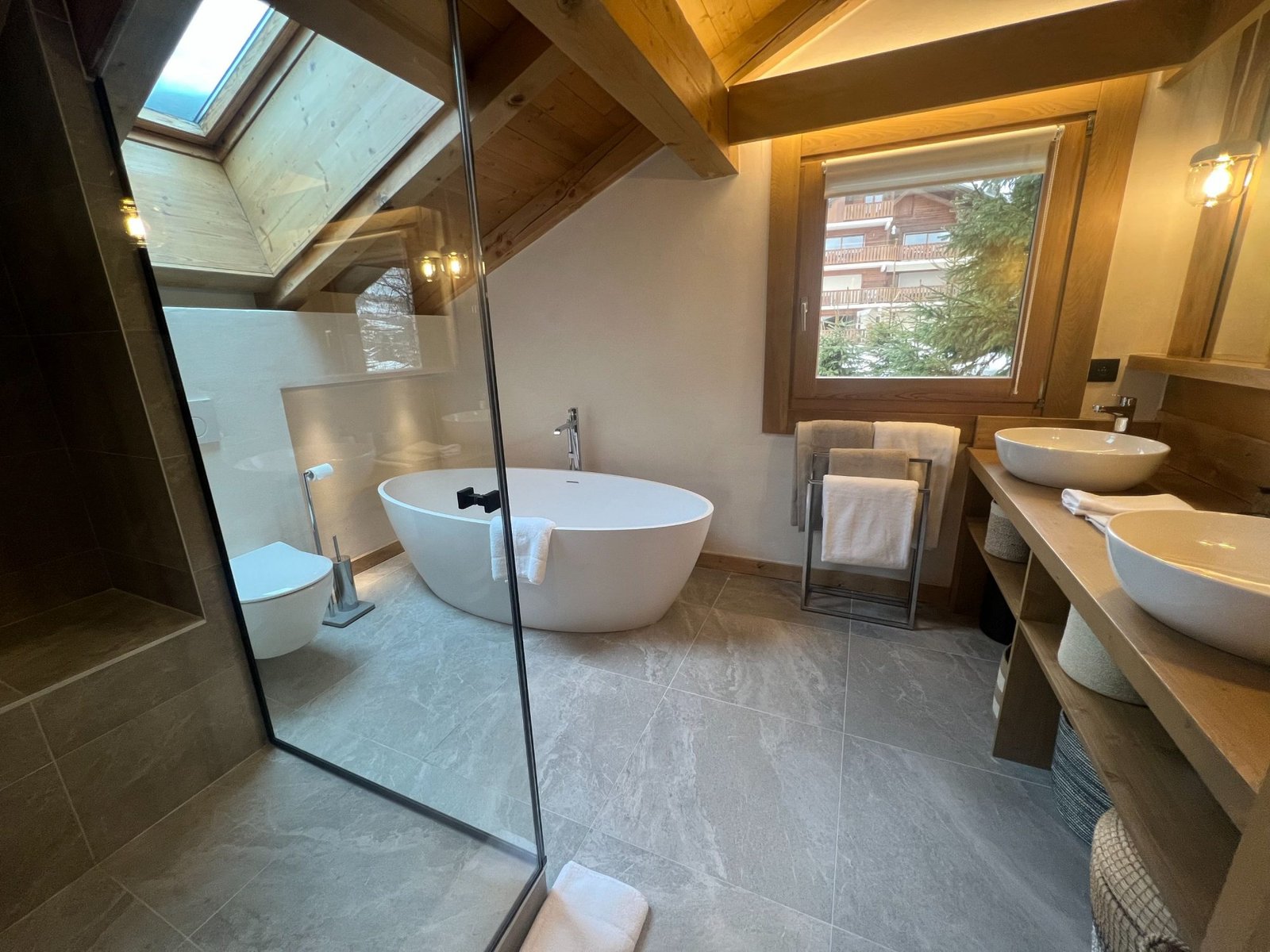 Family chalet for rent in the centre of Megève. - Photo 9