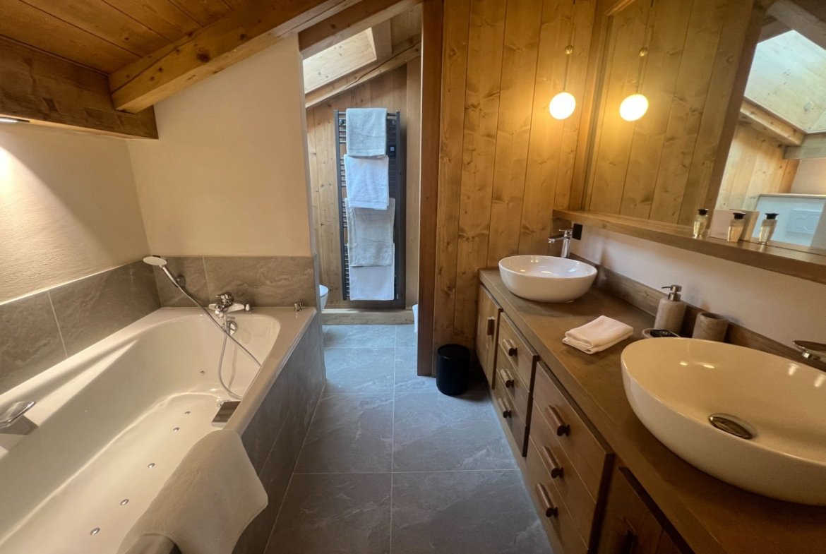 Family chalet for rent in the centre of Megève. - Photo 15