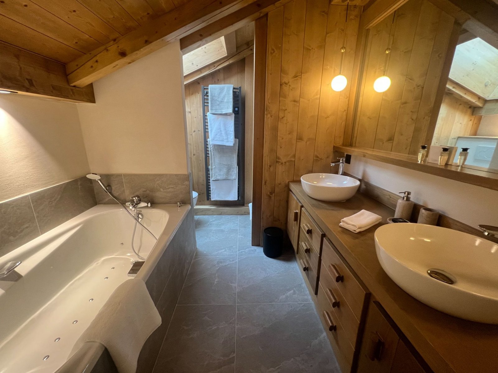Family chalet for rent in the centre of Megève. - Photo 15