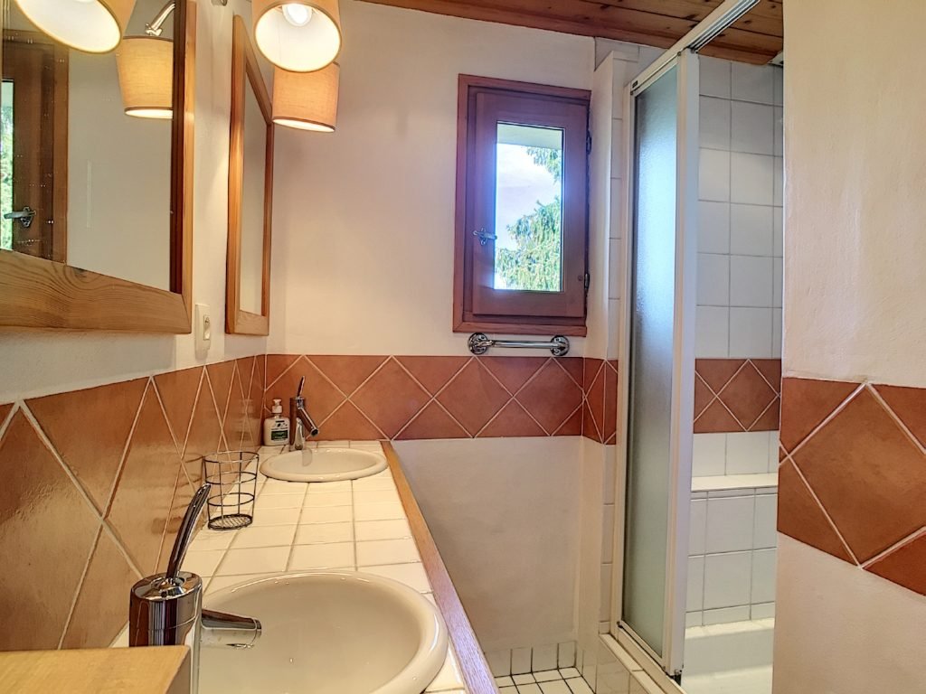 Chalet for rent right in the centre of Megève. - Photo 10