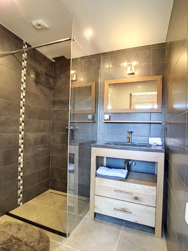 Brand-new chalet for rent in Megève, at the foot of Mont d’Arbois. – Photo 7 Brand-new chalet for rent in Megève, at the foot of Mont d'Arbois. - Photo 7