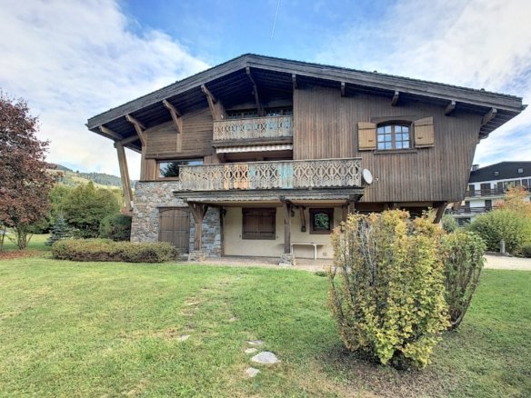 Family chalet for rent near the centre of Megève. (Ref. Chalet Sapy) - Photo 1