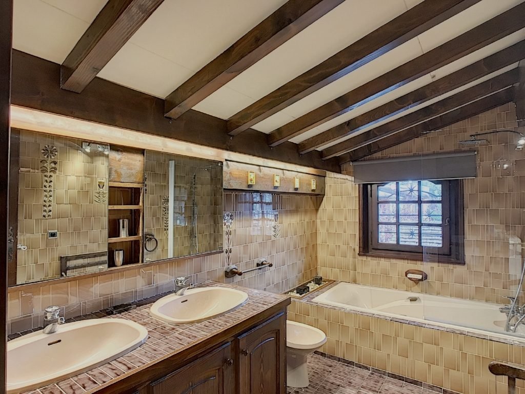 Family chalet for rent near the centre of Megève. (Ref. Chalet Sapy) - Photo 10