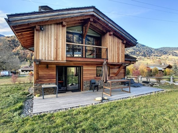 Contemporary chalet for rent for the season in Megève, Cassioz. - Photo 1