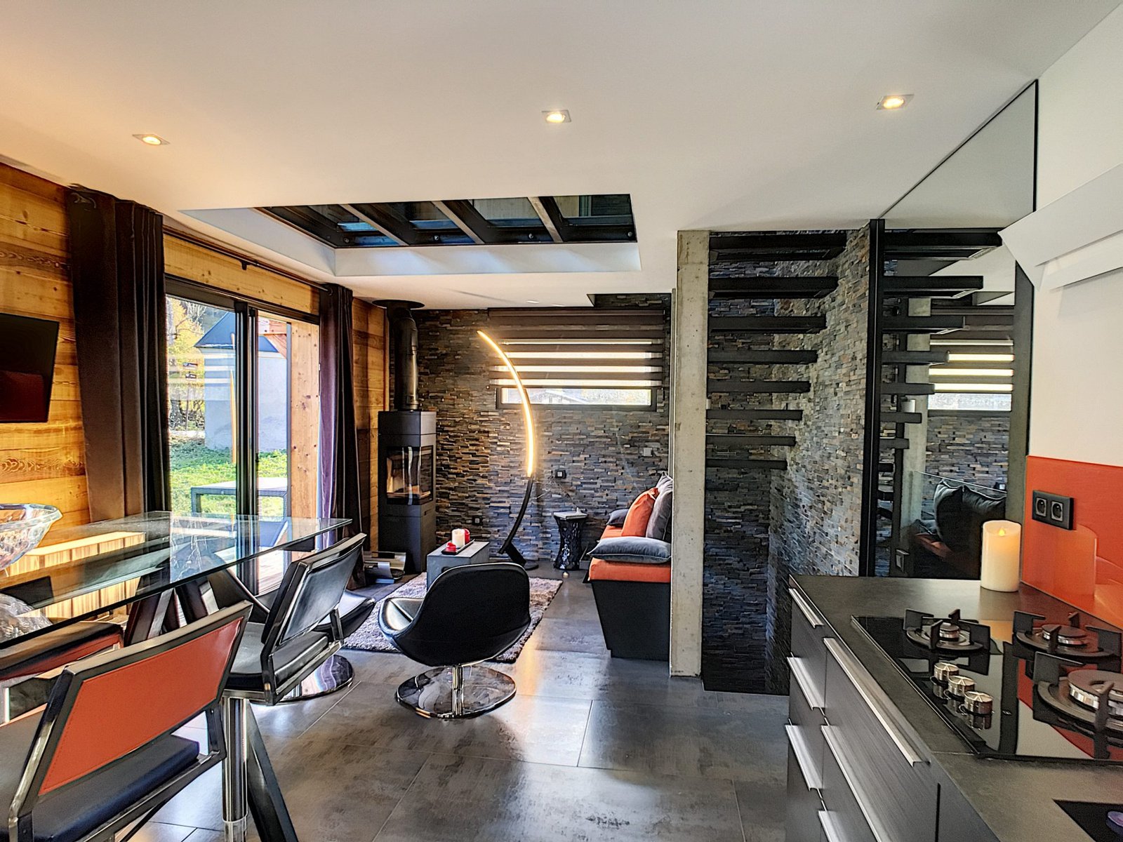 Contemporary chalet for rent for the season in Megève, Cassioz. - Photo 2