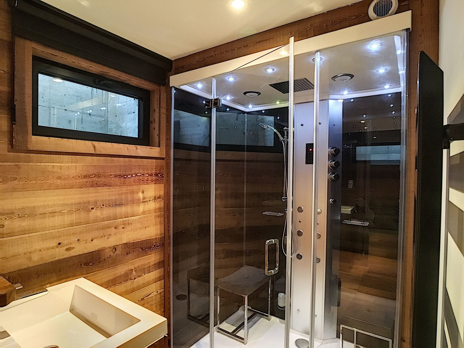 Contemporary chalet for rent for the season in Megève, Cassioz. - Photo 9