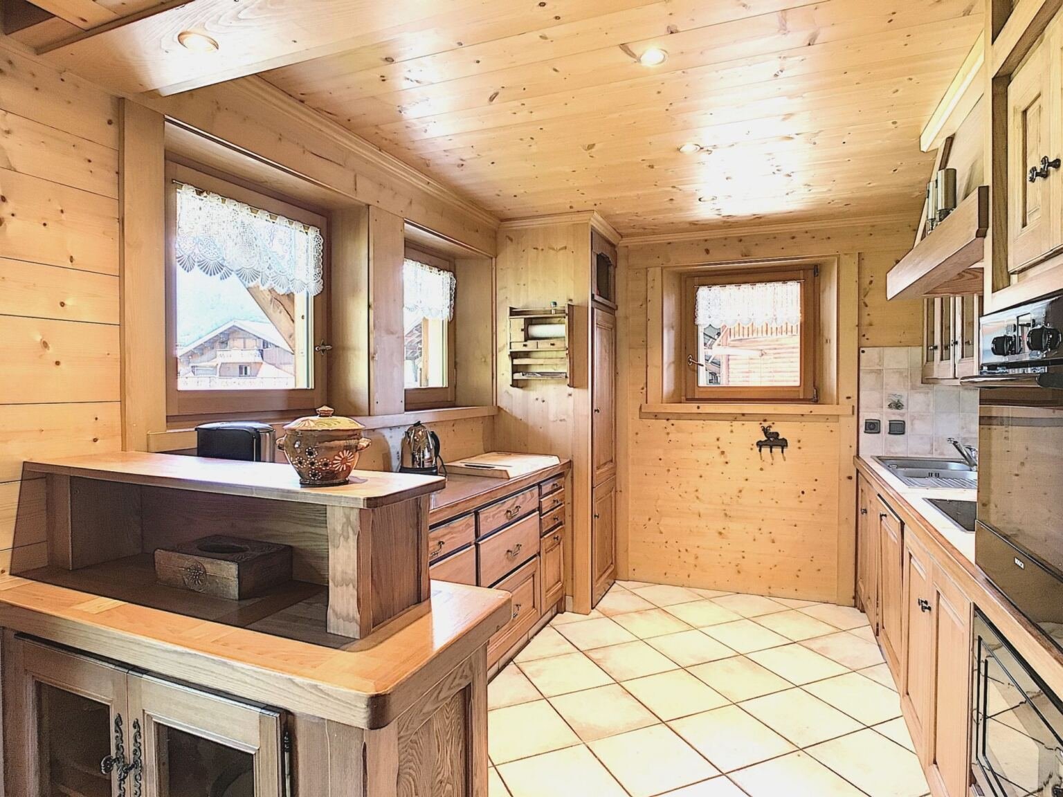 Traditional chalet for rent in Megève, at the foot of the Rochebrune slopes. - Photo 3