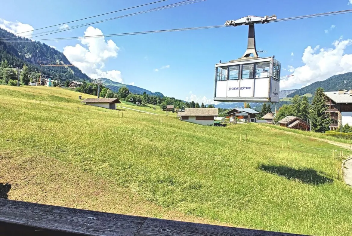 Traditional chalet for rent in Megève, at the foot of the Rochebrune slopes. - Photo 9
