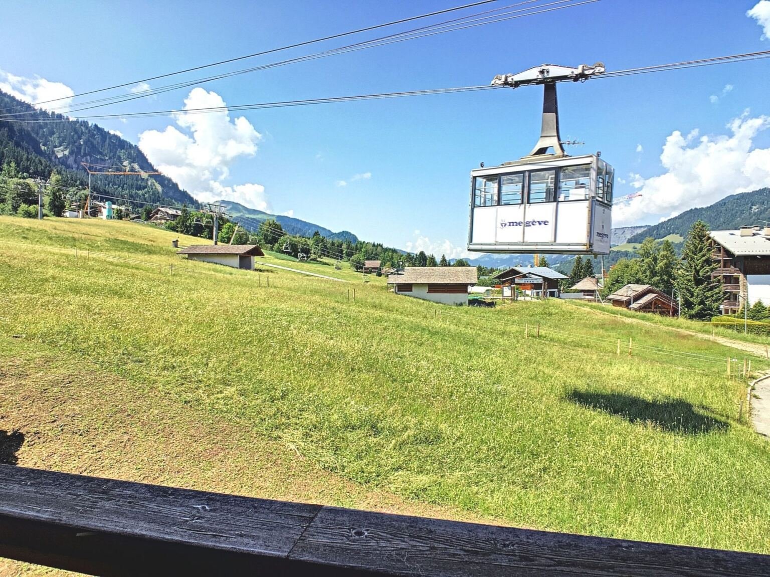 Traditional chalet for rent in Megève, at the foot of the Rochebrune slopes. - Photo 9
