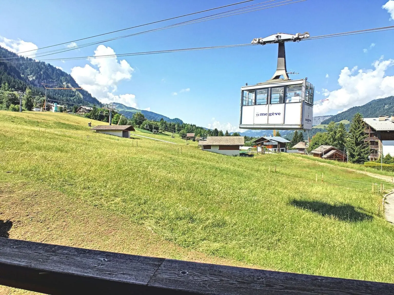 Traditional chalet for rent in Megève, at the foot of the Rochebrune slopes. - Photo 9