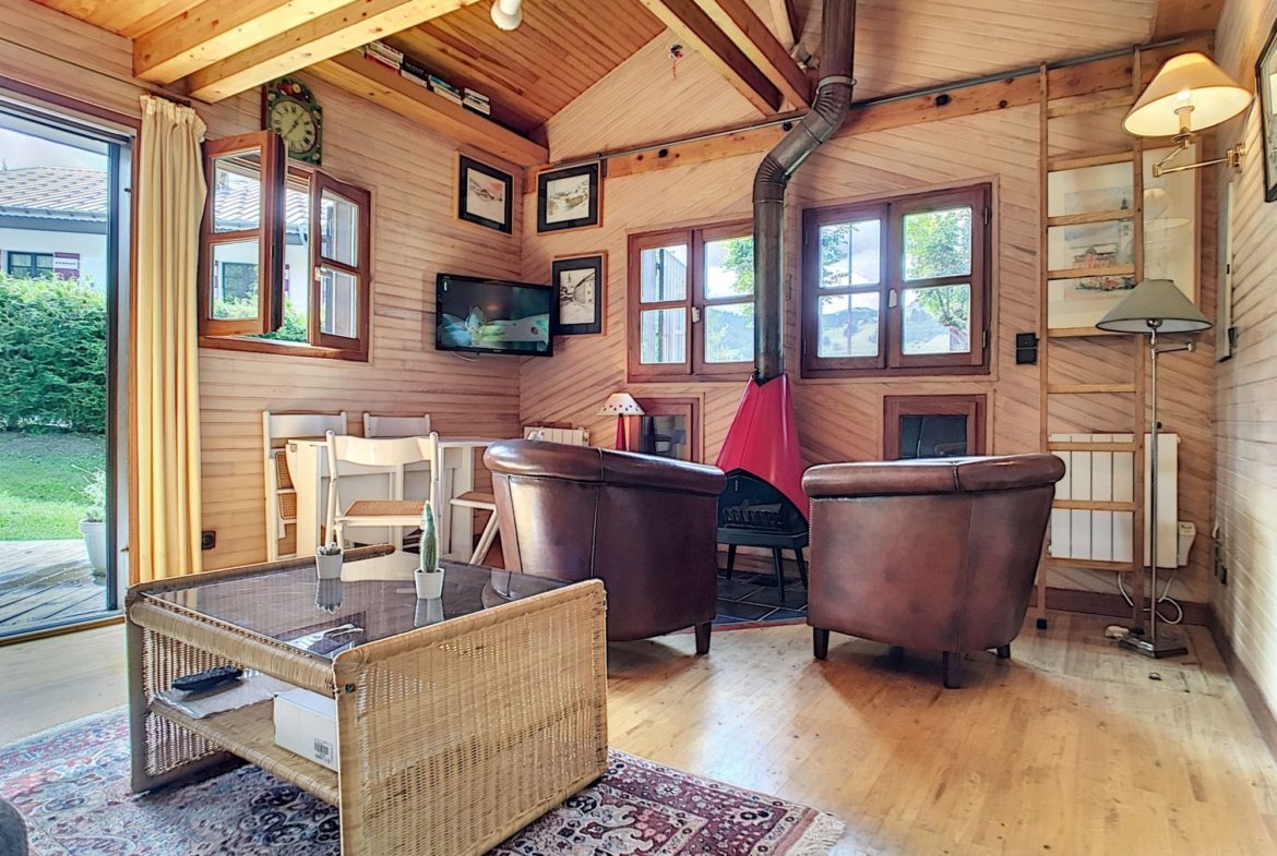 Small individual chalet for rent in the centre of Megève. - Photo 2