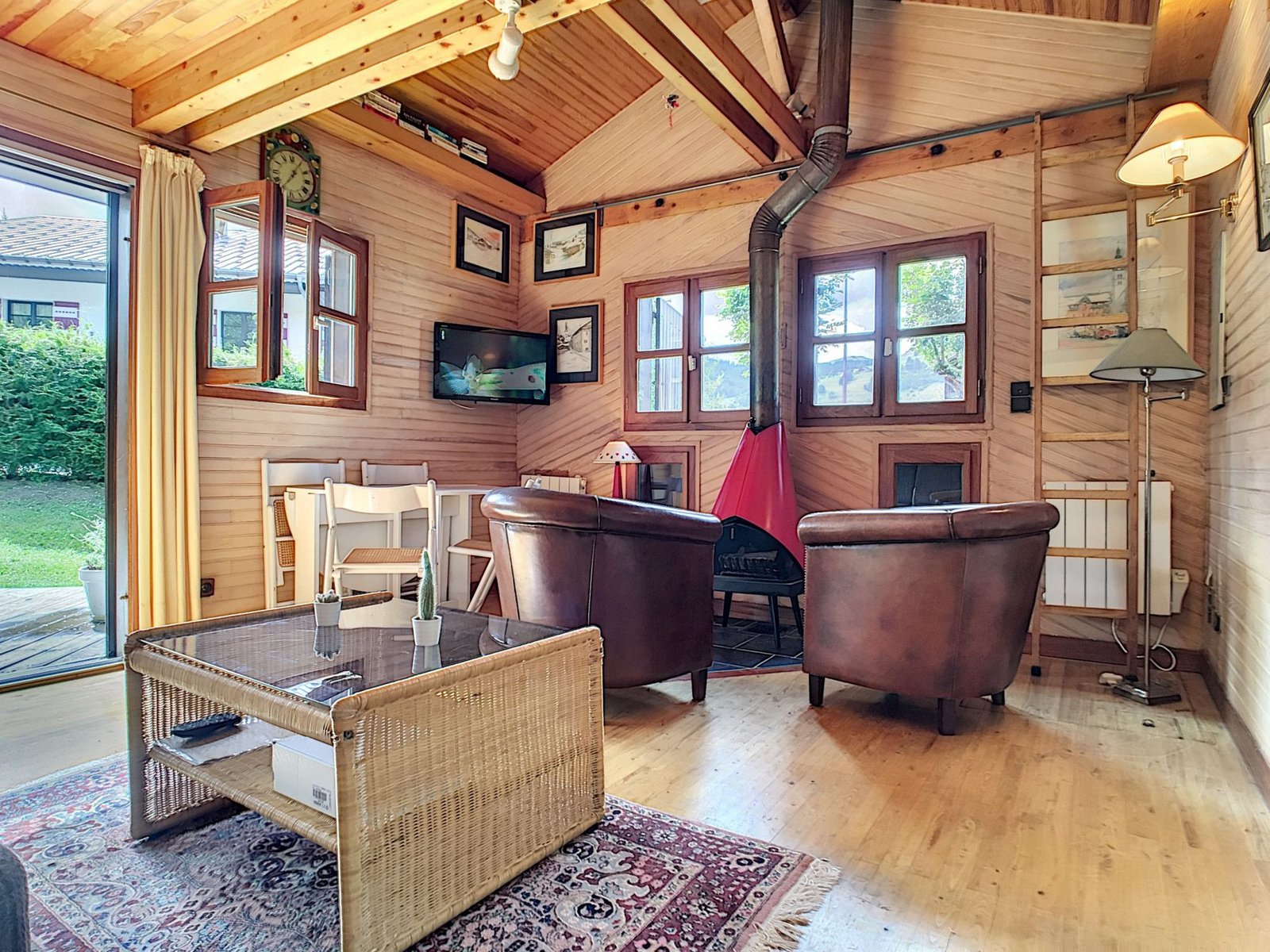 Small individual chalet for rent in the centre of Megève. – Photo 2 Small individual chalet for rent in the centre of Megève. - Photo 2