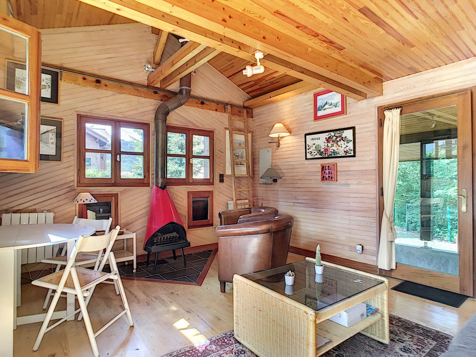 Small individual chalet for rent in the centre of Megève. – Photo 3 Small individual chalet for rent in the centre of Megève. - Photo 3