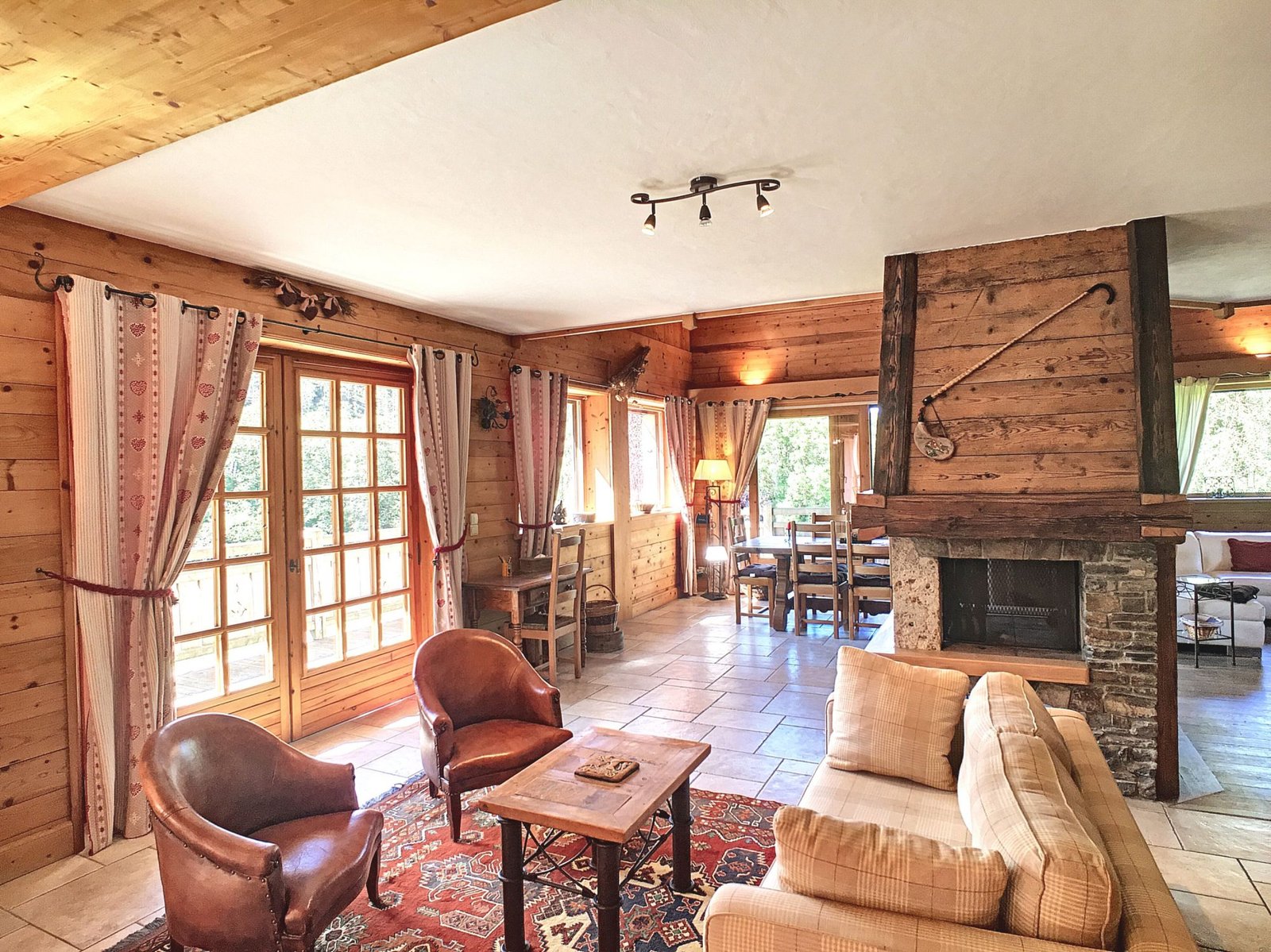 Large chalet for rent for the season between Megève and Demi-Quartier. – Photo 2 Large chalet for rent for the season between Megève and Demi-Quartier. - Photo 2
