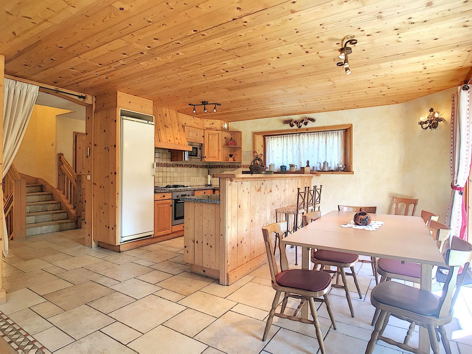 Large chalet for rent for the season between Megève and Demi-Quartier. – Photo 5 Large chalet for rent for the season between Megève and Demi-Quartier. - Photo 5