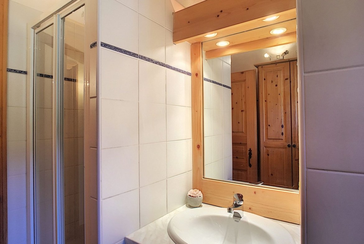 Large chalet for rent for the season between Megève and Demi-Quartier. - Photo 9