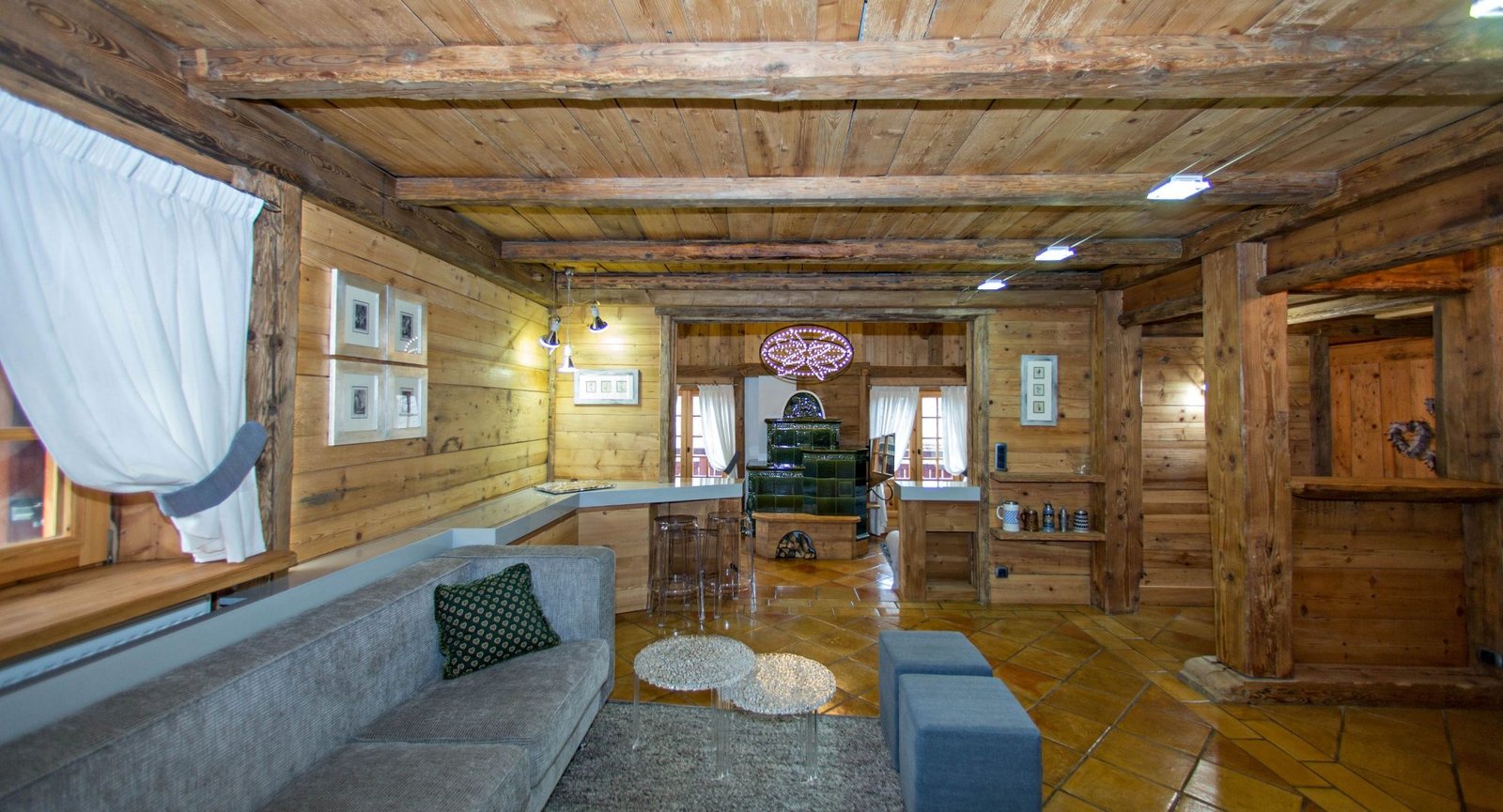 Family chalet for rent in the centre of Megève. - Photo 4