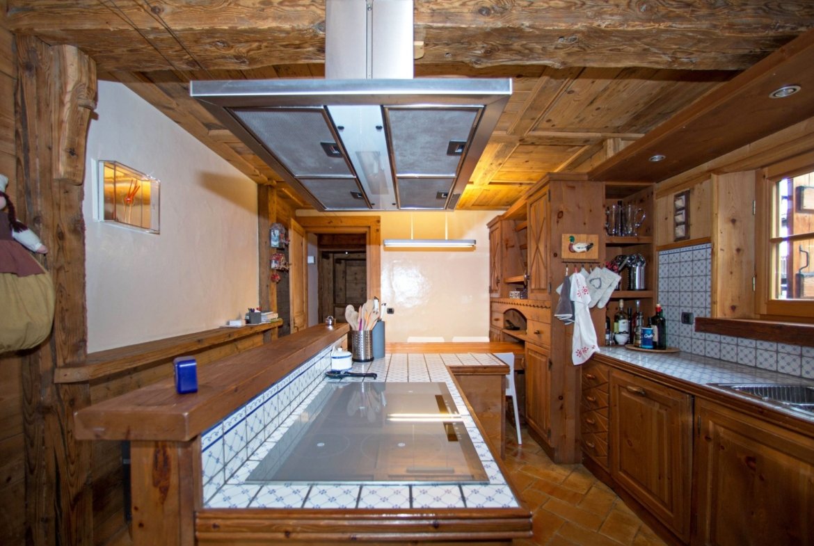 Family chalet for rent in the centre of Megève. - Photo 9