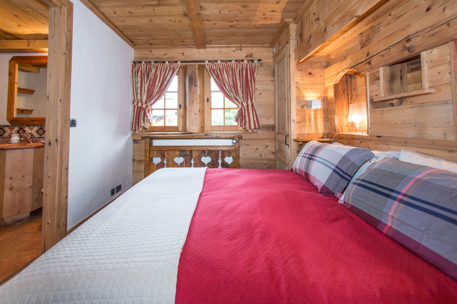 Family chalet for rent in the centre of Megève. - Photo 12