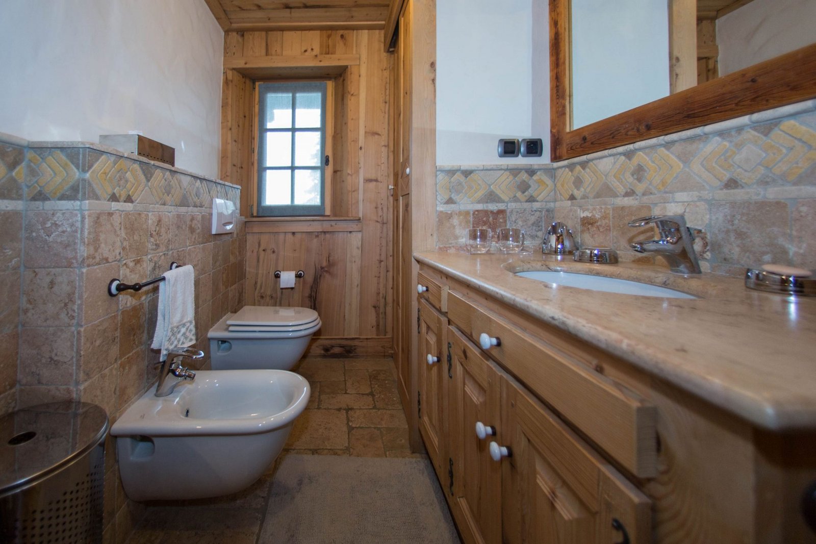Family chalet for rent in the centre of Megève. - Photo 14