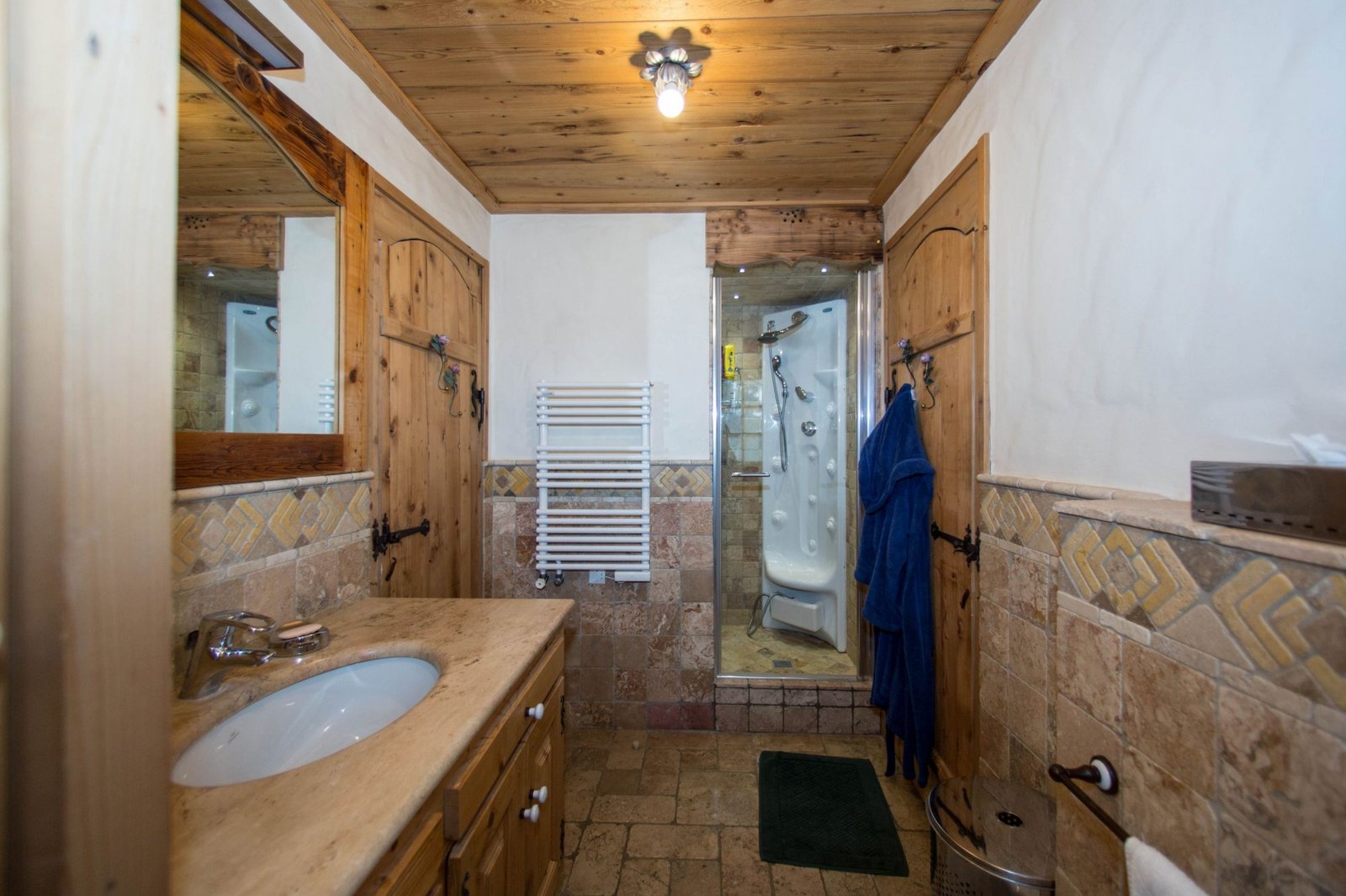 Family chalet for rent in the centre of Megève. - Photo 16