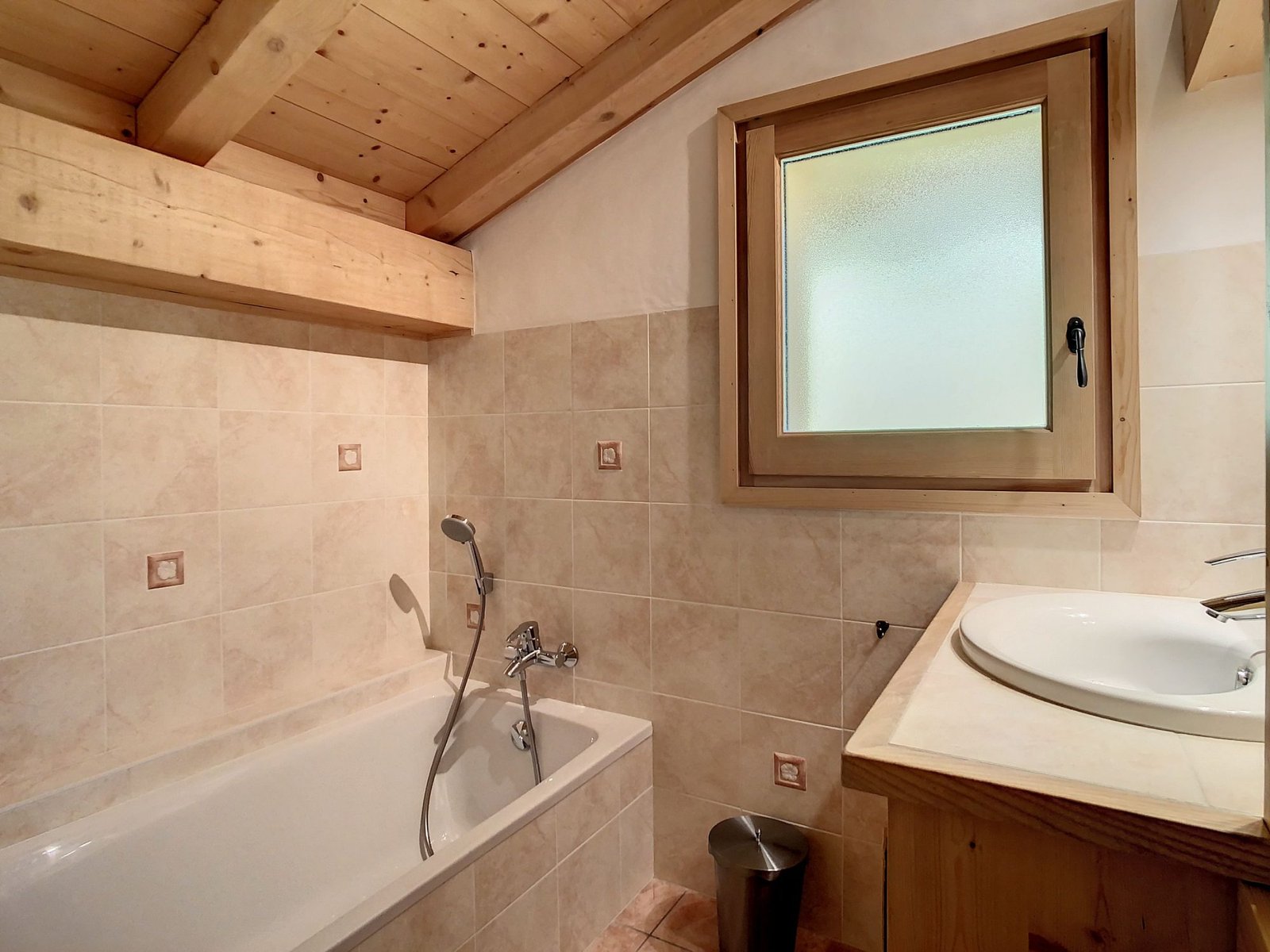 5-room chalet for 8 people for rent in Demi-Quartier. – Photo 12 5-room chalet for 8 people for rent in Demi-Quartier. - Photo 12