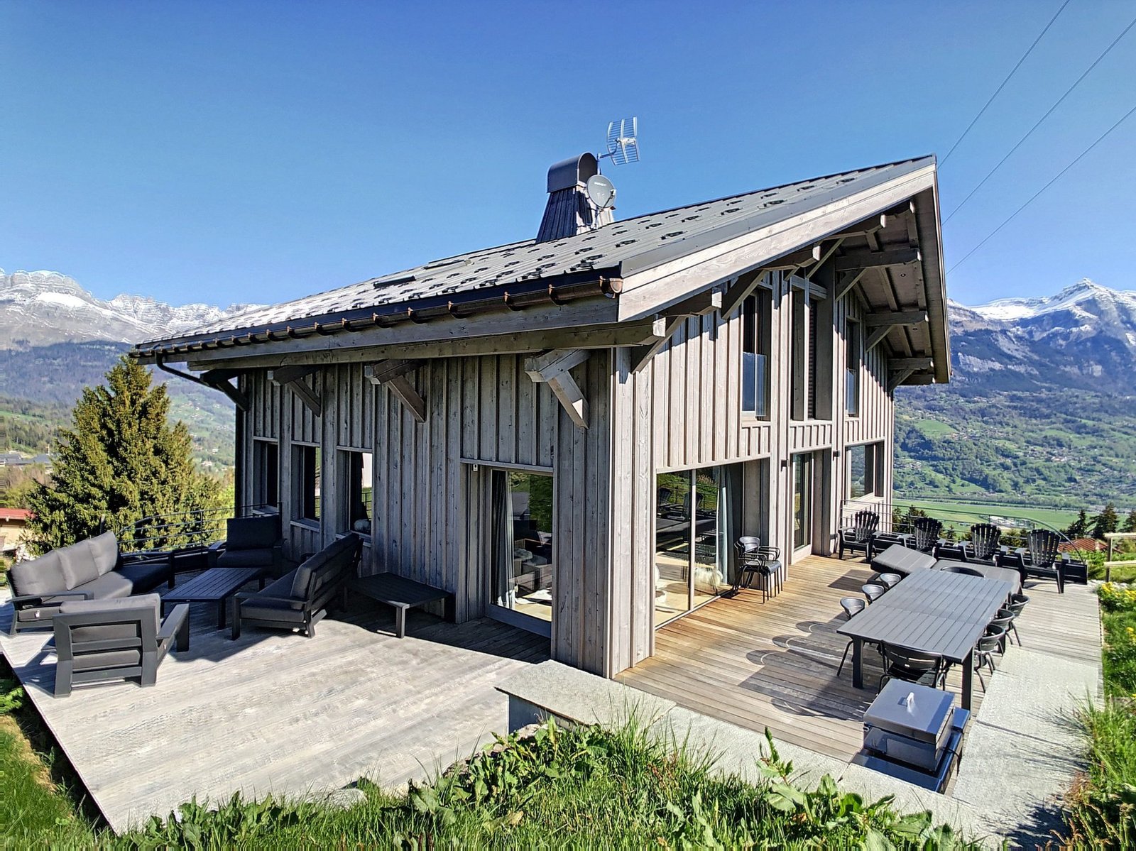 Brand-new chalet for rent in Combloux. – Photo 1 Brand-new chalet for rent in Combloux. - Photo 1
