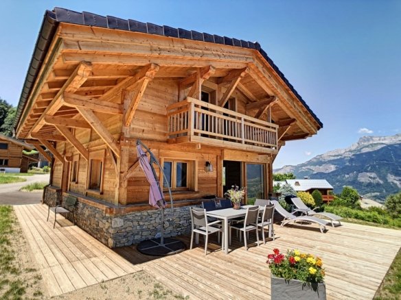 Brand-new chalet for rent in Combloux with an exceptional view. - Photo 1