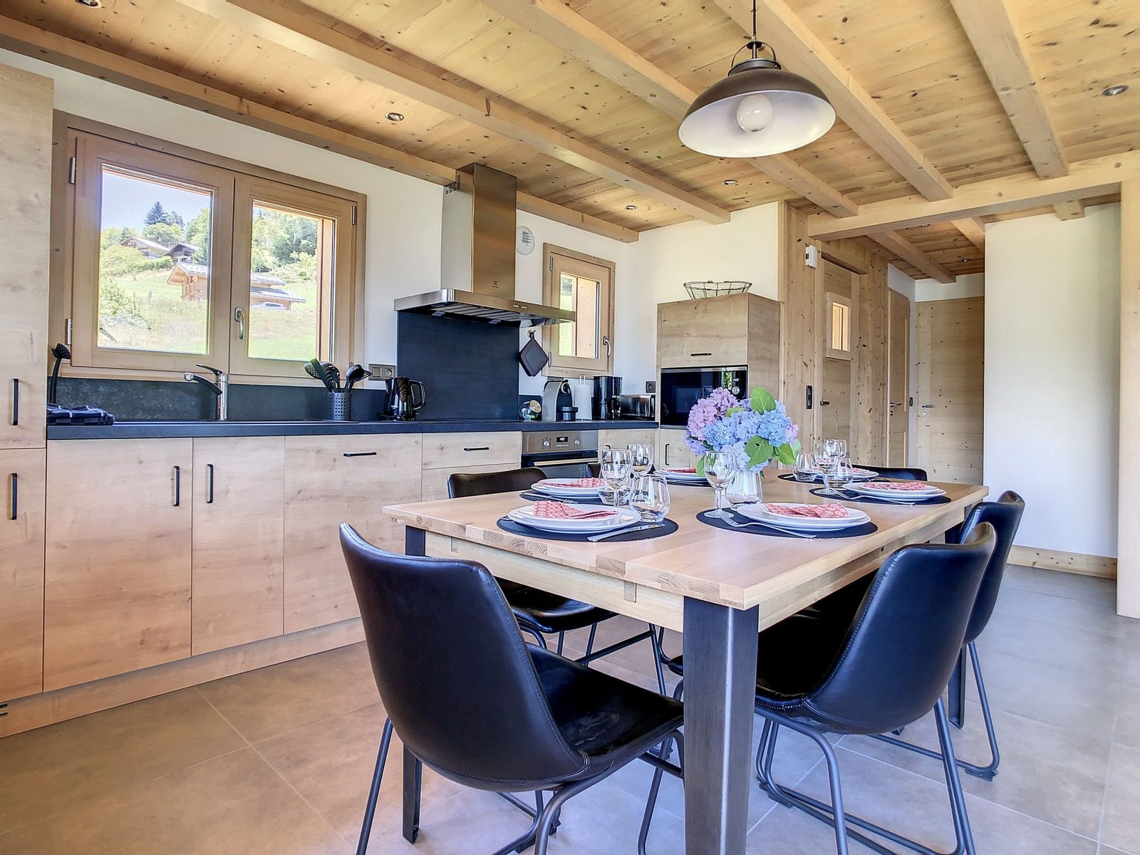 Brand-new chalet for rent in Combloux with an exceptional view. – Photo 3 Brand-new chalet for rent in Combloux with an exceptional view. - Photo 3