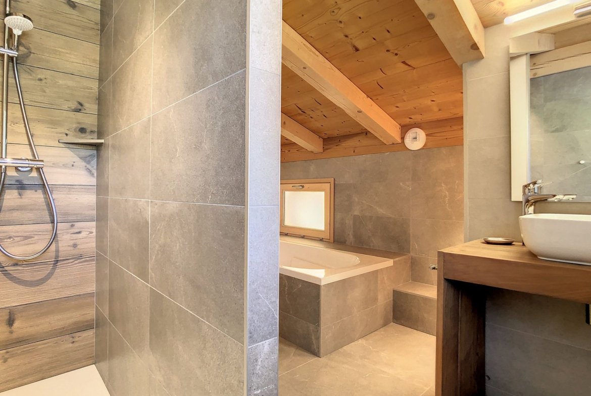Brand-new chalet for rent in Combloux with an exceptional view. - Photo 10
