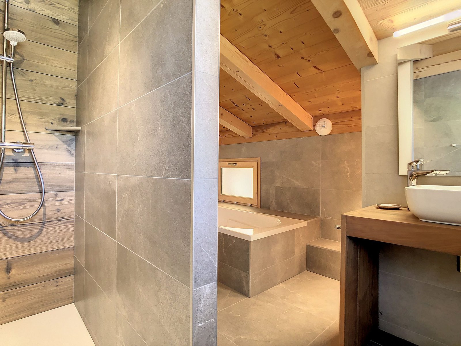 Brand-new chalet for rent in Combloux with an exceptional view. – Photo 10 Brand-new chalet for rent in Combloux with an exceptional view. - Photo 10
