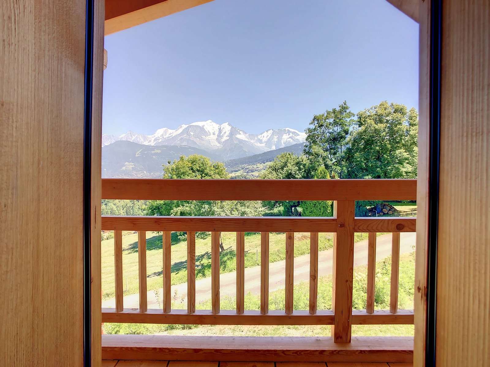Brand-new chalet for rent in Combloux with an exceptional view. – Photo 11 Brand-new chalet for rent in Combloux with an exceptional view. - Photo 11