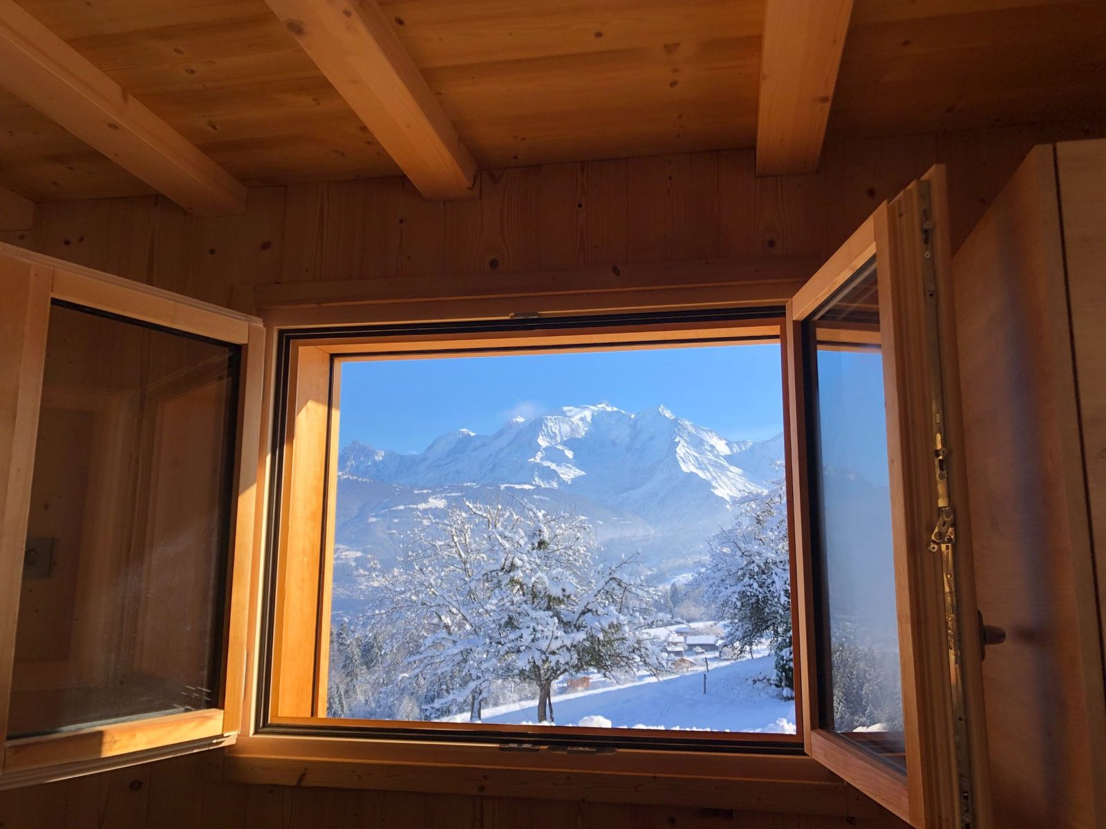 Brand-new chalet for rent in Combloux with an exceptional view. – Photo 13 Brand-new chalet for rent in Combloux with an exceptional view. - Photo 13
