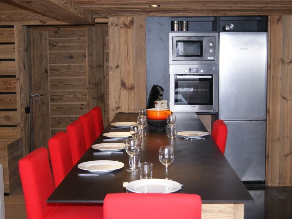 Recent, contemporary chalet for rent in the centre of Flumet. - Photo 2