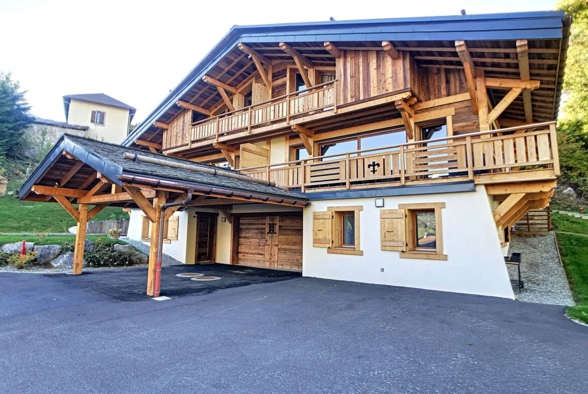 Brand-new half-chalet for rent in Combloux, facing Mont Blanc. - Photo 1