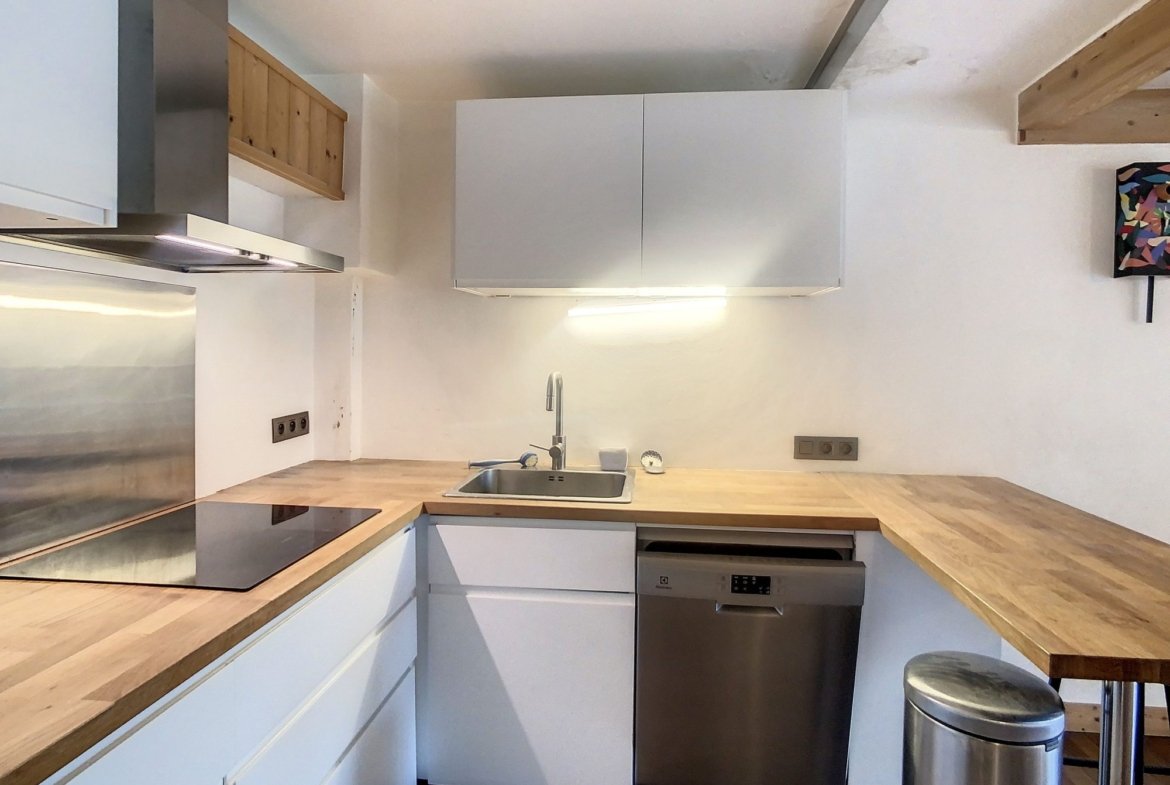 Small chalet for rent for the season, right in the heart of the village of Megève. - Photo 3