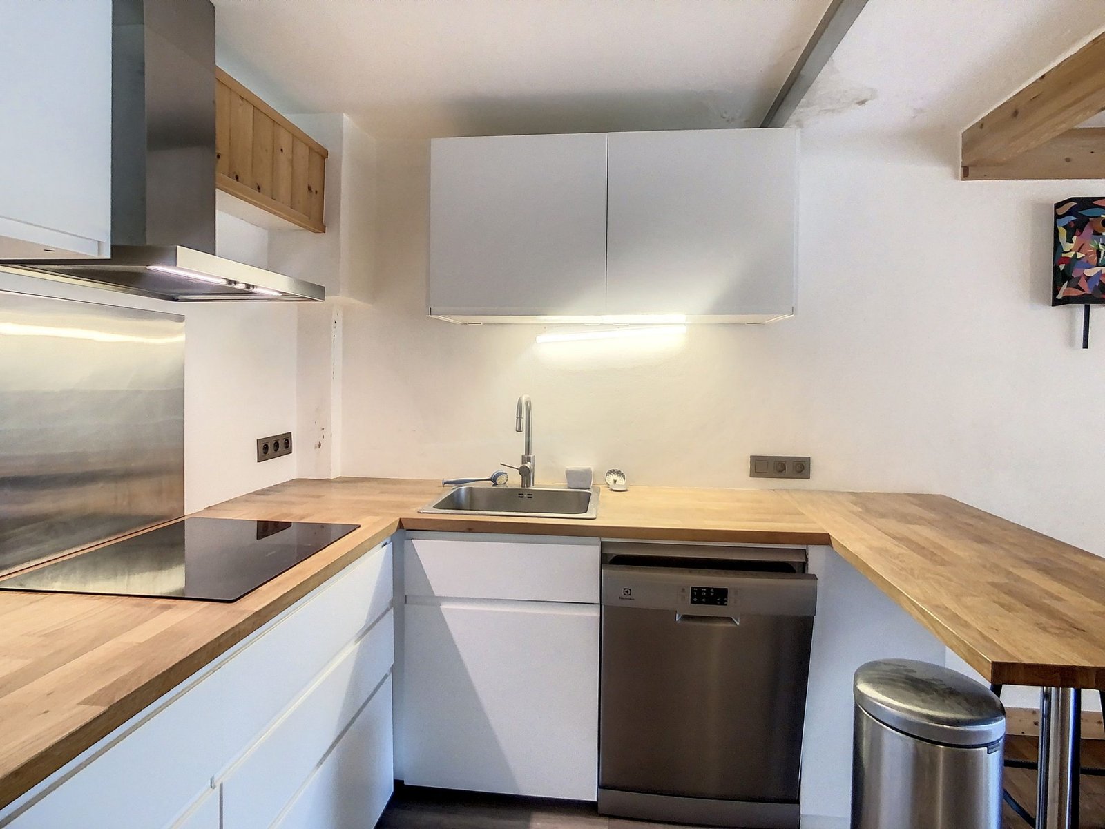 Small chalet for rent for the season, right in the heart of the village of Megève. – Photo 3 Small chalet for rent for the season, right in the heart of the village of Megève. - Photo 3